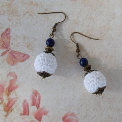 DeeWeeBoucles d'oreilles "Eléonore", perle en crochet et lapis lazuli